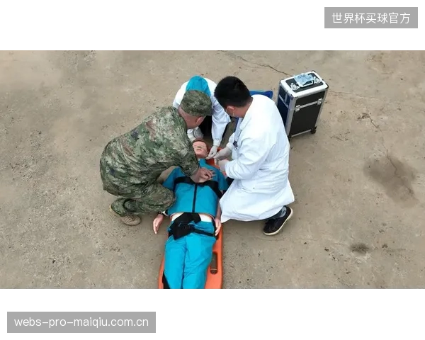 蒙特拉频繁变阵考验球员默契，防线协同问题亟待解决。